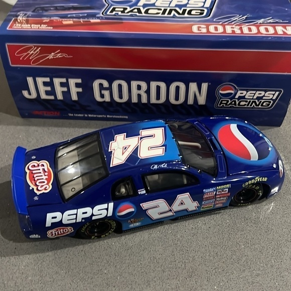 Jeff Gordon #24 Pepsi Racing 1999 Monte Carlo 1:24 Diecast Car - Picture 7 of 8
